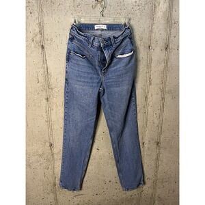 Abercrombie & Fitch The 90s Straight Ultra High Rise‎  4 / 27  R Jeans